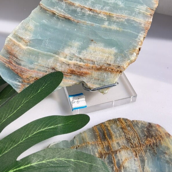 Various sizes of wholesale blue onyx slabs compared