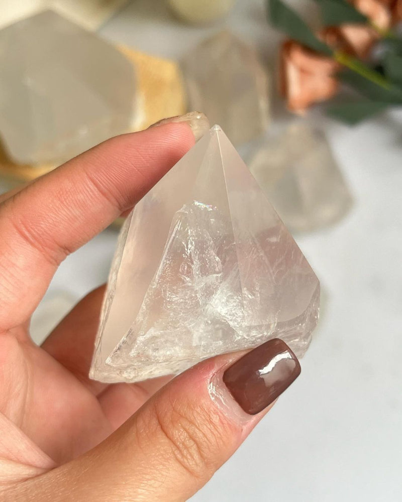 Wholesale Girasol Quartz Points for Retail Display