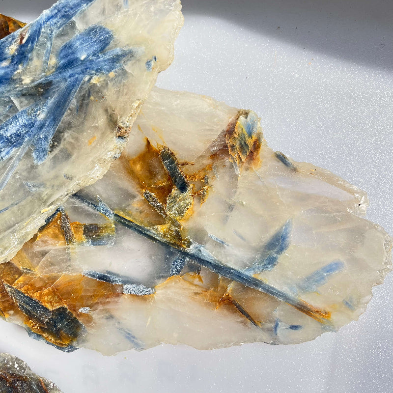 Natural Kyanite Healing Stone Properties Display