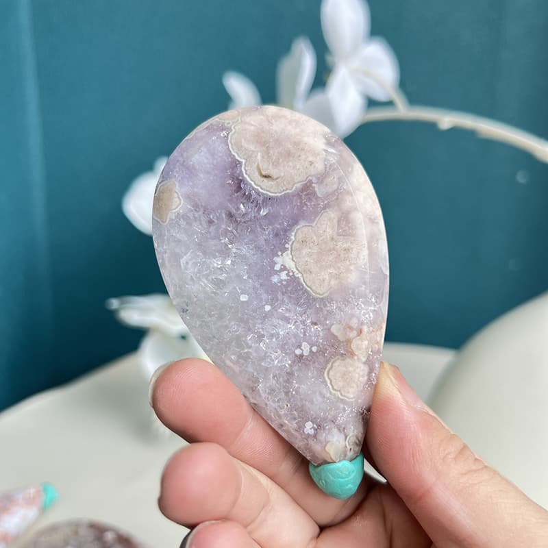 Using Pink Amethyst Flower Agate Palm Stone During Meditation Practice