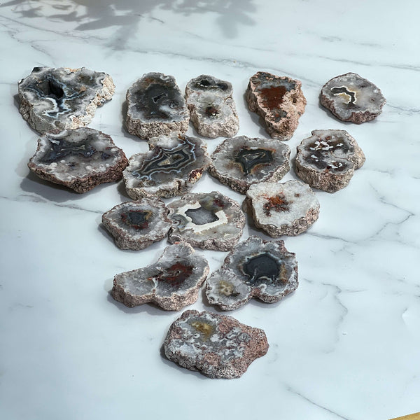 Premium natural agate slab with vibrant banding patterns for crystal healing wholesale