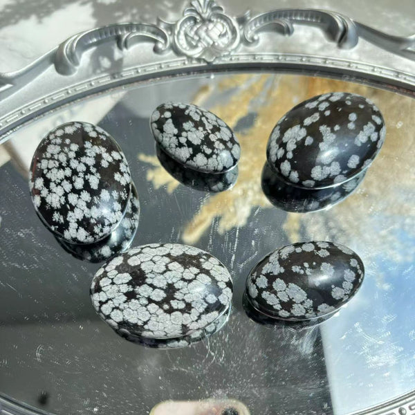 Healing Properties of Snow Obsidian Palm Stones for Retailers