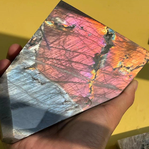 Premium Quality Labradorite Crystal Showing Blue Flash and Iridescence