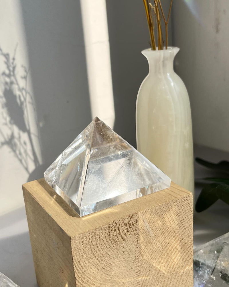 Premium wholesale natural clear quartz crystal with exceptional clarity for healing and decoration