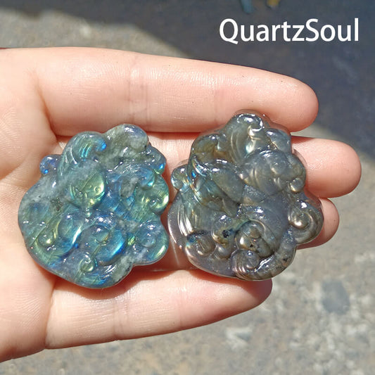 Blue flash labradorite wolf carving wholesale crystal animals