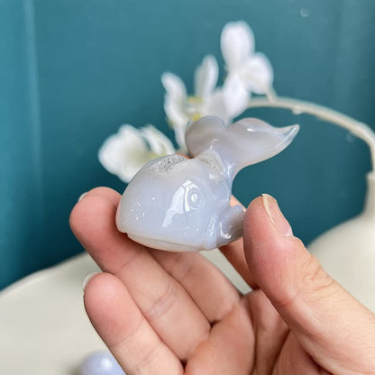 Multiple dolphin agate crystal carvings showing variation in patterns
