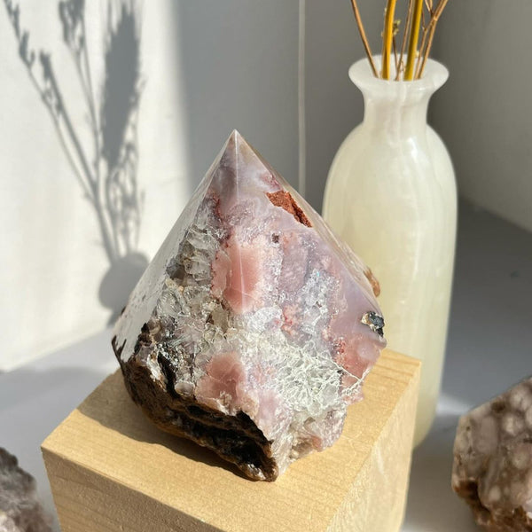 Natural Floral Pattern in Wholesale Flower Agate Crystal Point