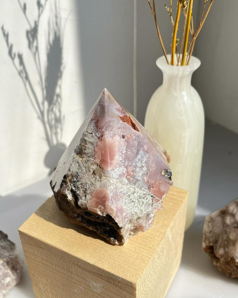 Natural Floral Pattern in Wholesale Flower Agate Crystal Point