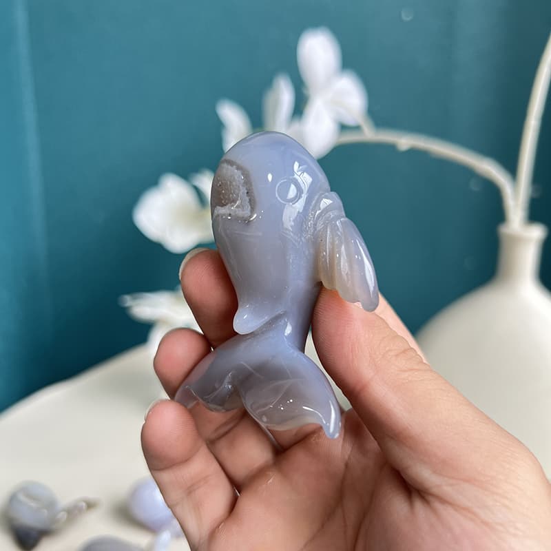 Unique crystalline patterns in white agate whale carving
