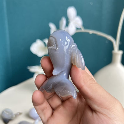 Unique crystalline patterns in white agate whale carving