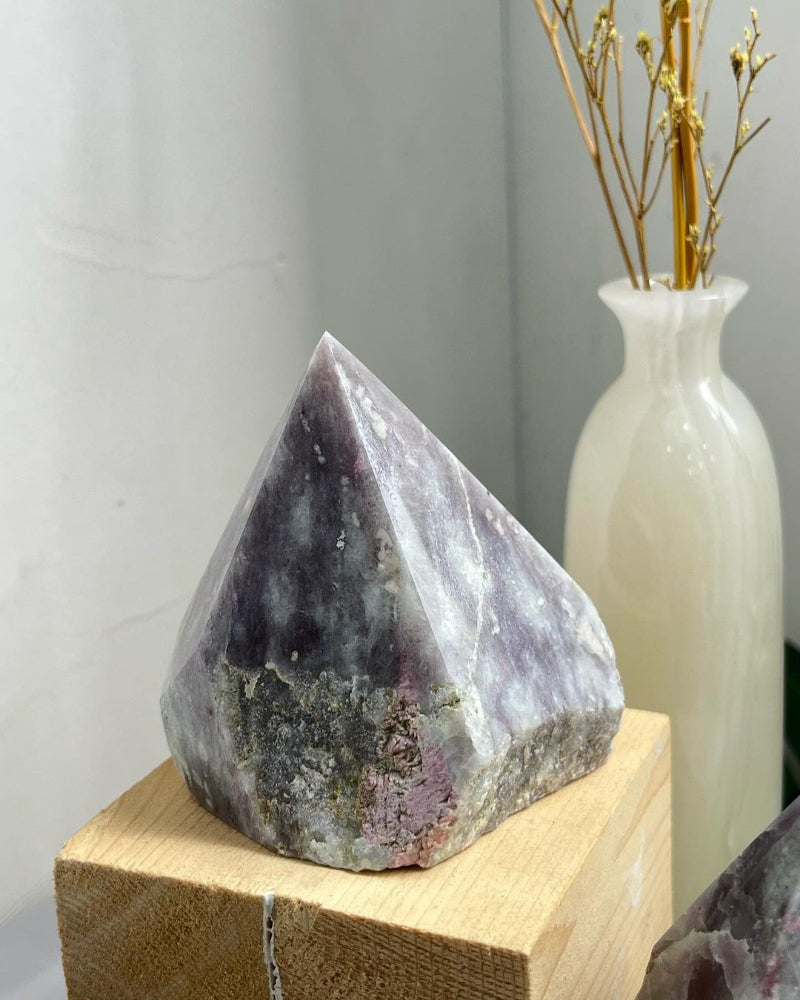 Lepidolite Points for Crystal Healing Practitioners Wholesale