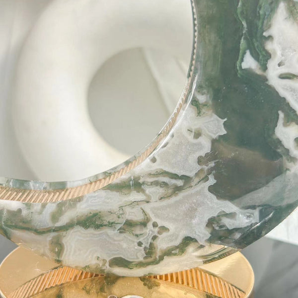 Moss Agate Lamp Showcasing Unique Green Patterns and Natural Beauty