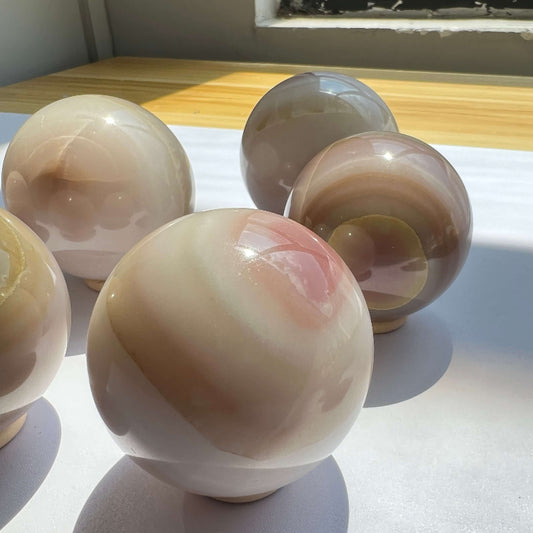 Natural Agate Crystal Sphere for Healing and Decoration