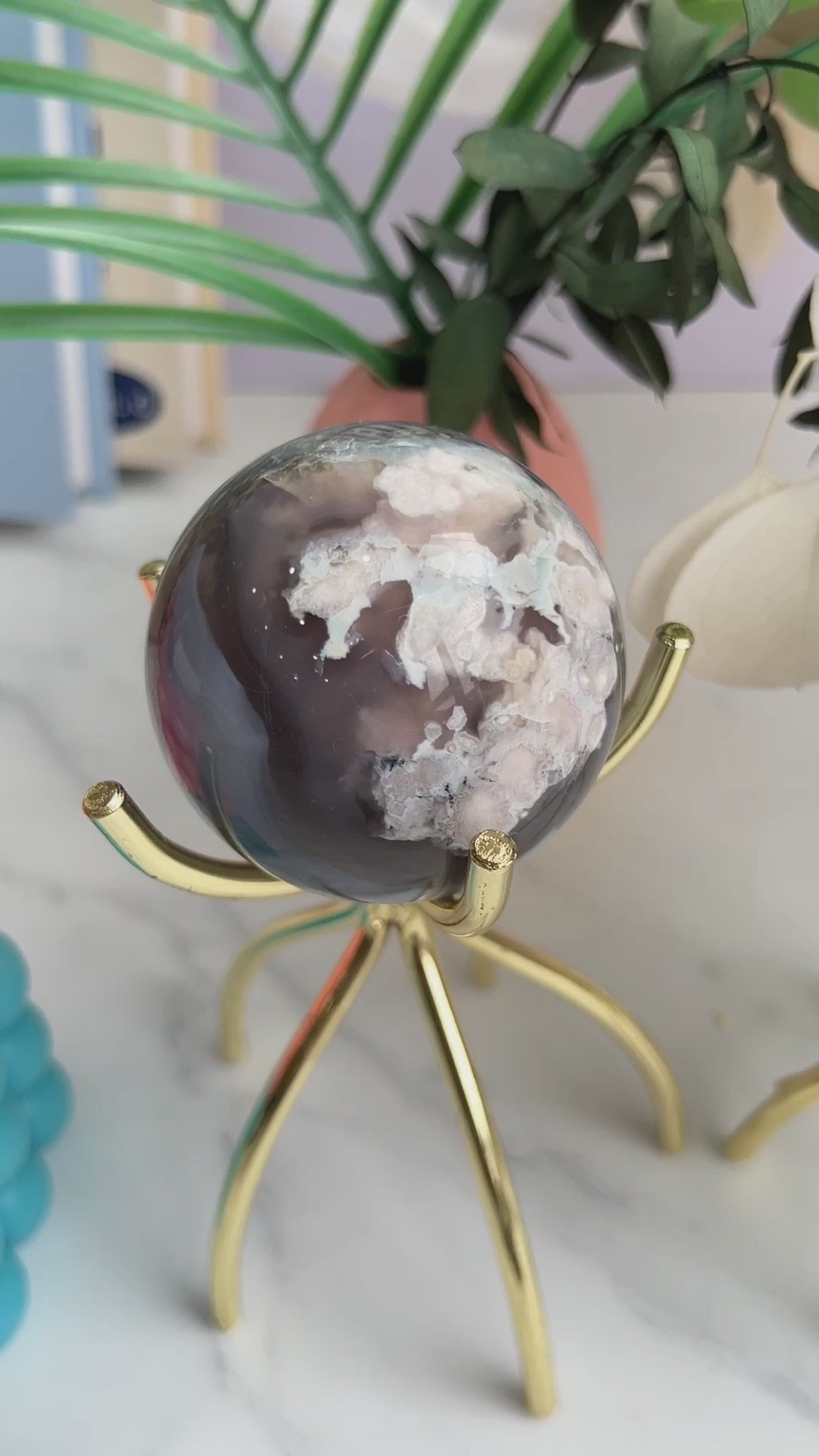 Flower Agate Sphere as a powerful meditation tool