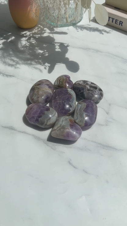 Chevron_Amethyst_Palm_Stone