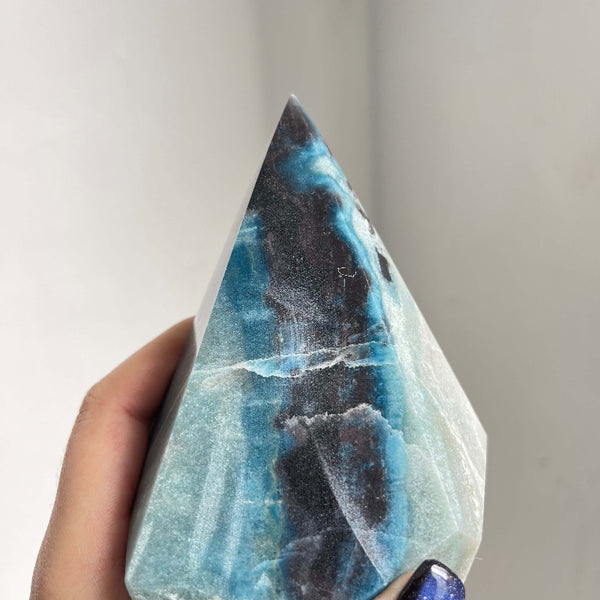 Using Trolleite crystal points for energy healing sessions