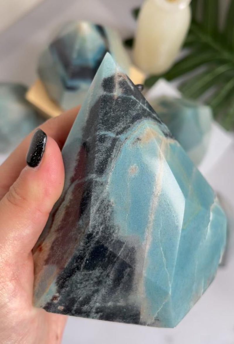 Color variations in premium Trolleite crystal points