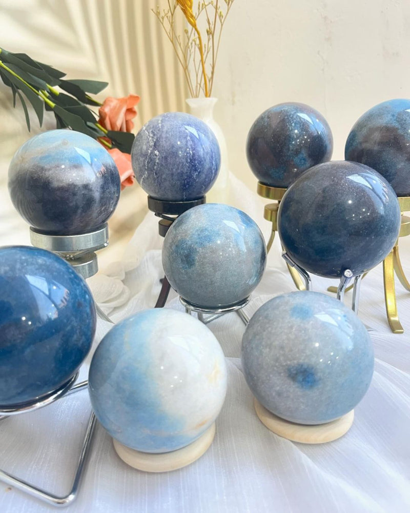 Light Reflection Properties of Polished Trolleite Crystal Sphere