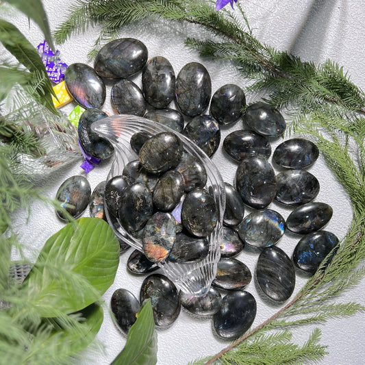 Natural wholesale labradorite palm stone with blue flash for crystal healing