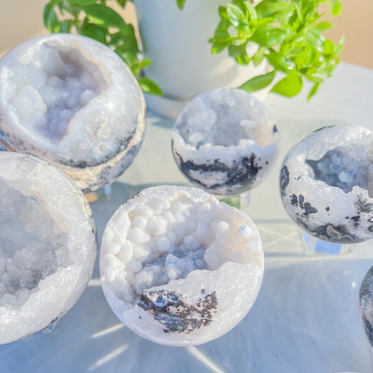 Natural quartz with chalcedony geode crystal wholesale specimen